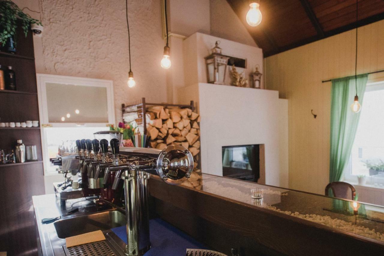 Penzion & Restaurace U Vily Sezimovo Usti Exteriör bild