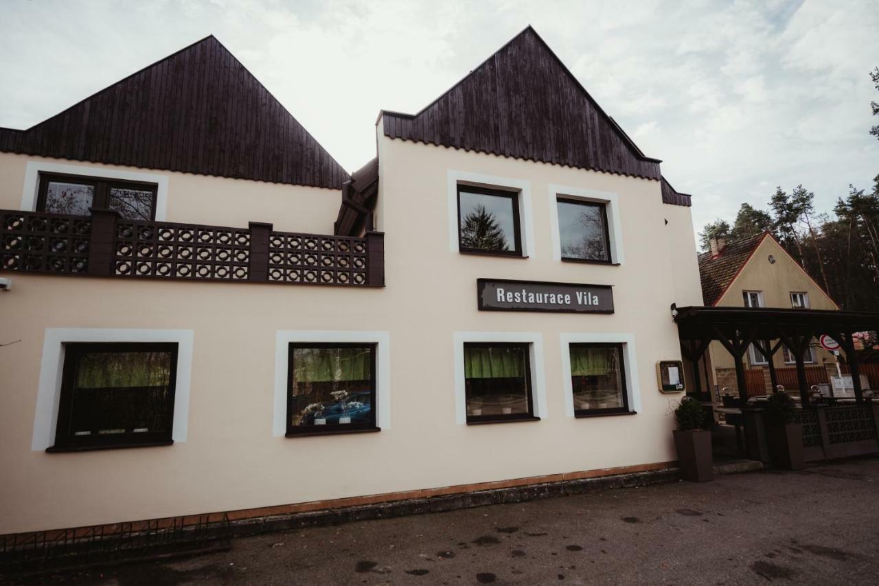 Penzion & Restaurace U Vily Sezimovo Usti Exteriör bild