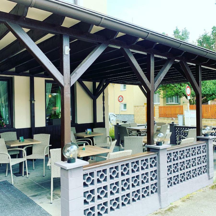 Penzion & Restaurace U Vily Sezimovo Usti Exteriör bild