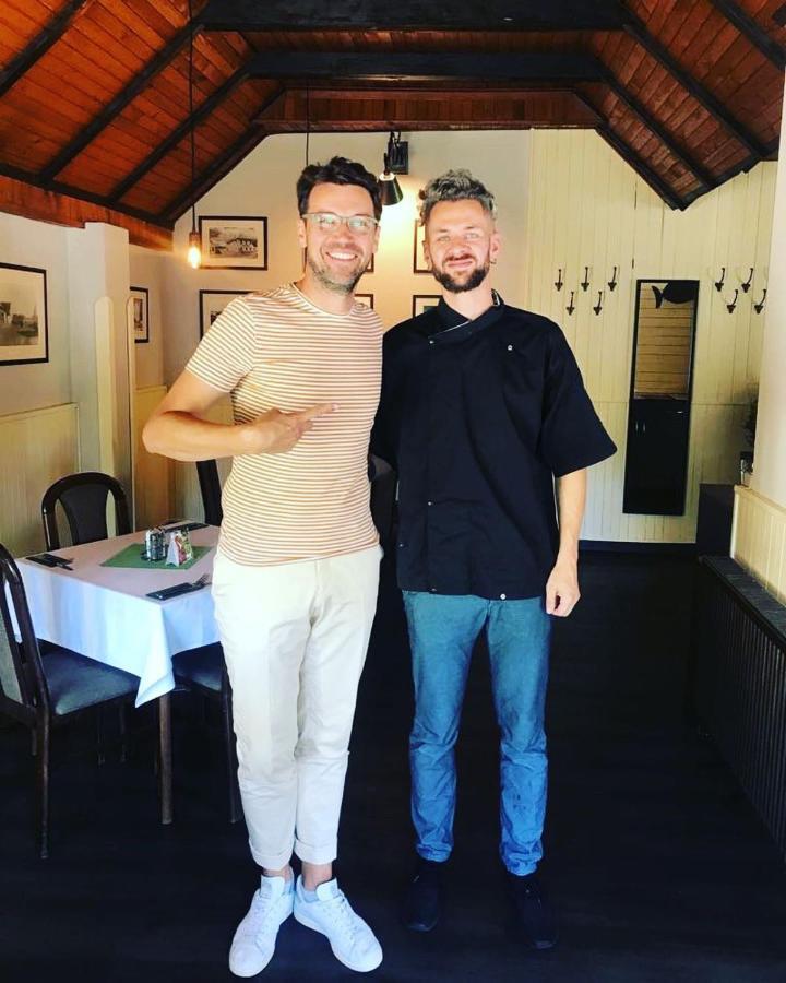 Penzion & Restaurace U Vily Sezimovo Usti Exteriör bild