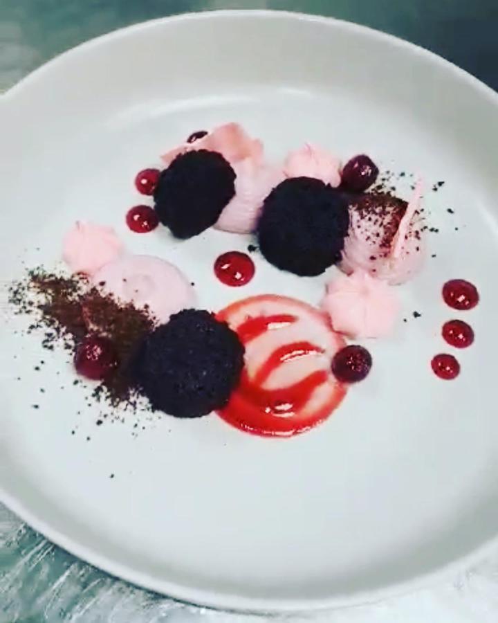 Penzion & Restaurace U Vily Sezimovo Usti Exteriör bild